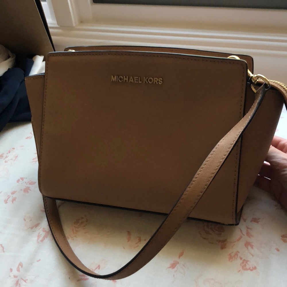 Michael Kors Saffuano Leather Messenger